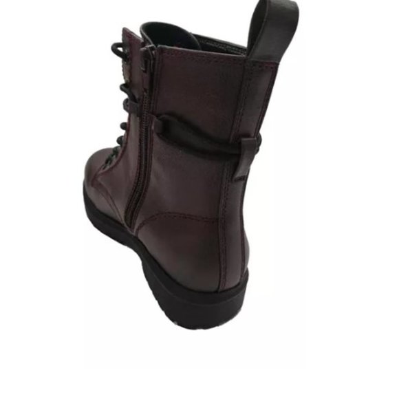 NWT NEW with box size 10 boots - Picture 2 of 2